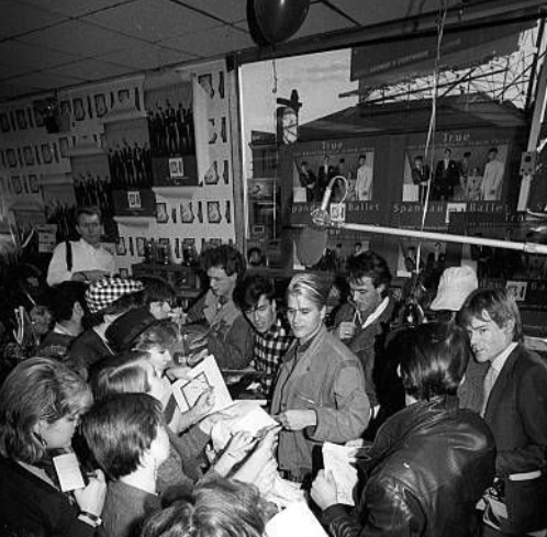 SpandauBallet's tweet photo. True: 40th Anniversary Diaries: North American Tour Catch Up @ https://t.co/NlrmLXx9YM
Listen to 'True' - https://t.co/pUaambsrKZ
#OTD #True40 (Photo: Tower Records signing in LA) https://t.co/mCSrsehays