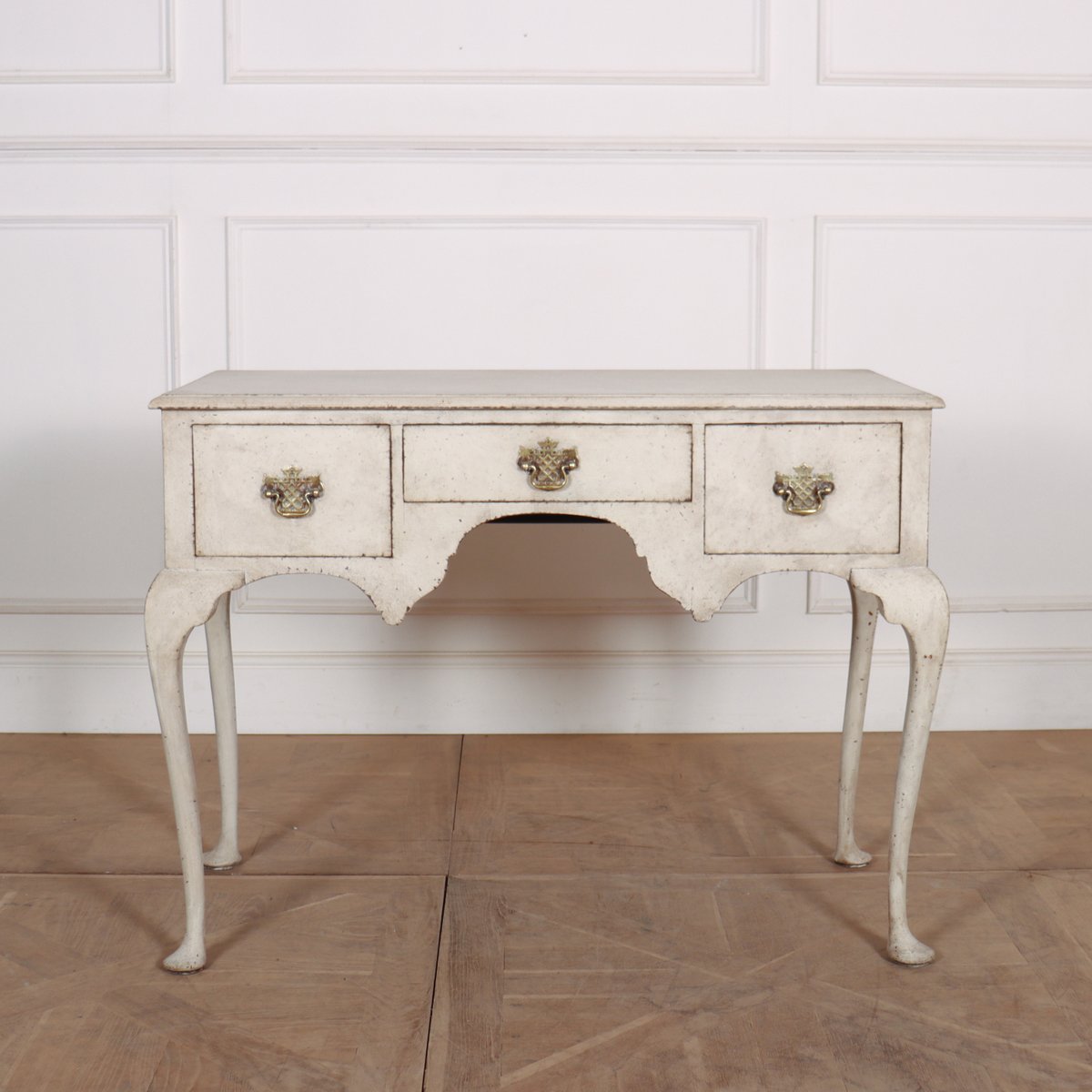 ArcadiaAntiques's tweet image. 18th Century English painted pine and oak low boy / writing table. 1780.
Price: £1,350
tinyurl.com/44npcem6
#writingtable #paintedpinetables #oaklowboy