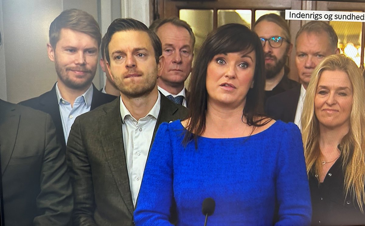 DSeidenfaden's tweet photo. Sådan! En ny #10årsplan der giver hurtigere tværfaglig behandling til børn og deres familier, med mere forebyggelse, midler til akutbehandling og lettere behandling i Internetpsykiatrien. 
Vi er ikke i mål, men vi er på vej og et enigt folketing står bag🙏#dkpol #sundpol #FL24 https://t.co/BEB0OocAri