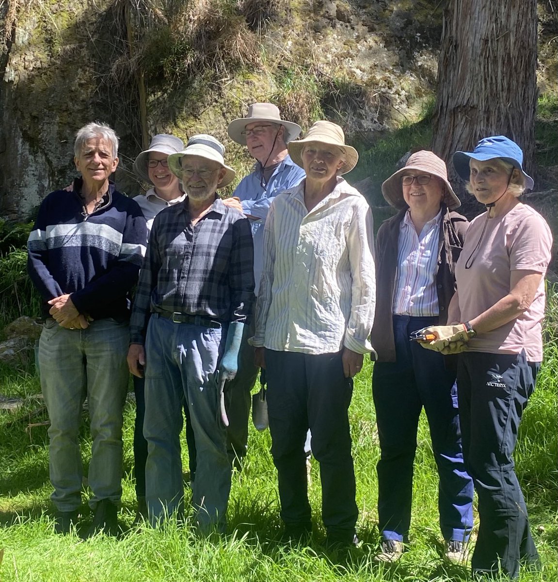 HelenBurnet1's tweet photo. In a society often beset by narcissism and navel-gazing, it is a pleasure to celebrate people whose selfless work brings benefit to their community and the environment. 30 years of caring for Hobartโs bushland ๐๐ #bushcare #volunteering https://t.co/EwxLPkKzfv