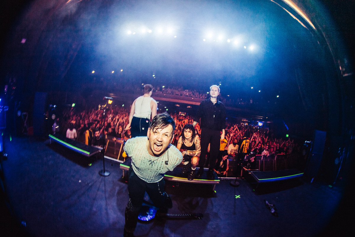hotmilkhotmilk's tweet photo. london,, full as fuck,, our biggest headline bloody show,,, until we bring it home. 
thank u thank u thank u. 🖤 https://t.co/fzQhwHJAnm