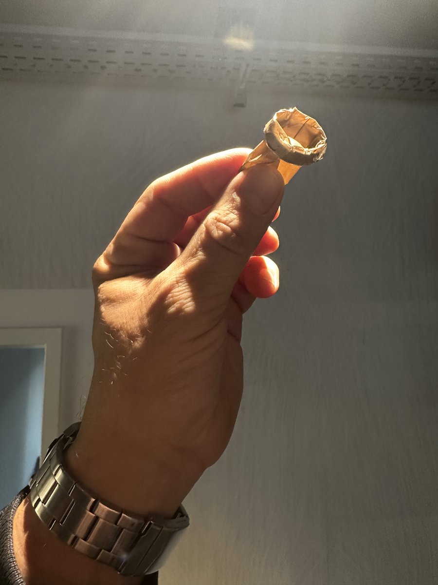 mondula's tweet photo. Und Torsten, der den Teppich so sauber verlegt hat hat seinen Ehering auch wieder zurück.
Erfolgreich nach dem Fingertapen im Santärbereich abgeladen und trotzdem wiedergefunden...hier kommt nix wech. https://t.co/6FLH9eOJxk