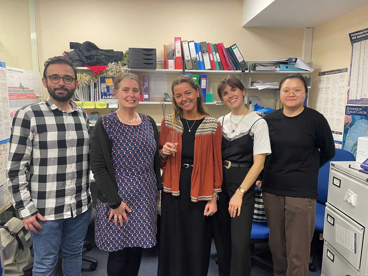 Very excited to have passed my PhD viva! Thank you to all the past and present members of the Wells lab for getting me through the last four years! <a href="/ClaudicalWells/">Dr ClaireWellsLab</a> <a href="/MarianneBest/">Marianne Best, PhD</a> 🧬