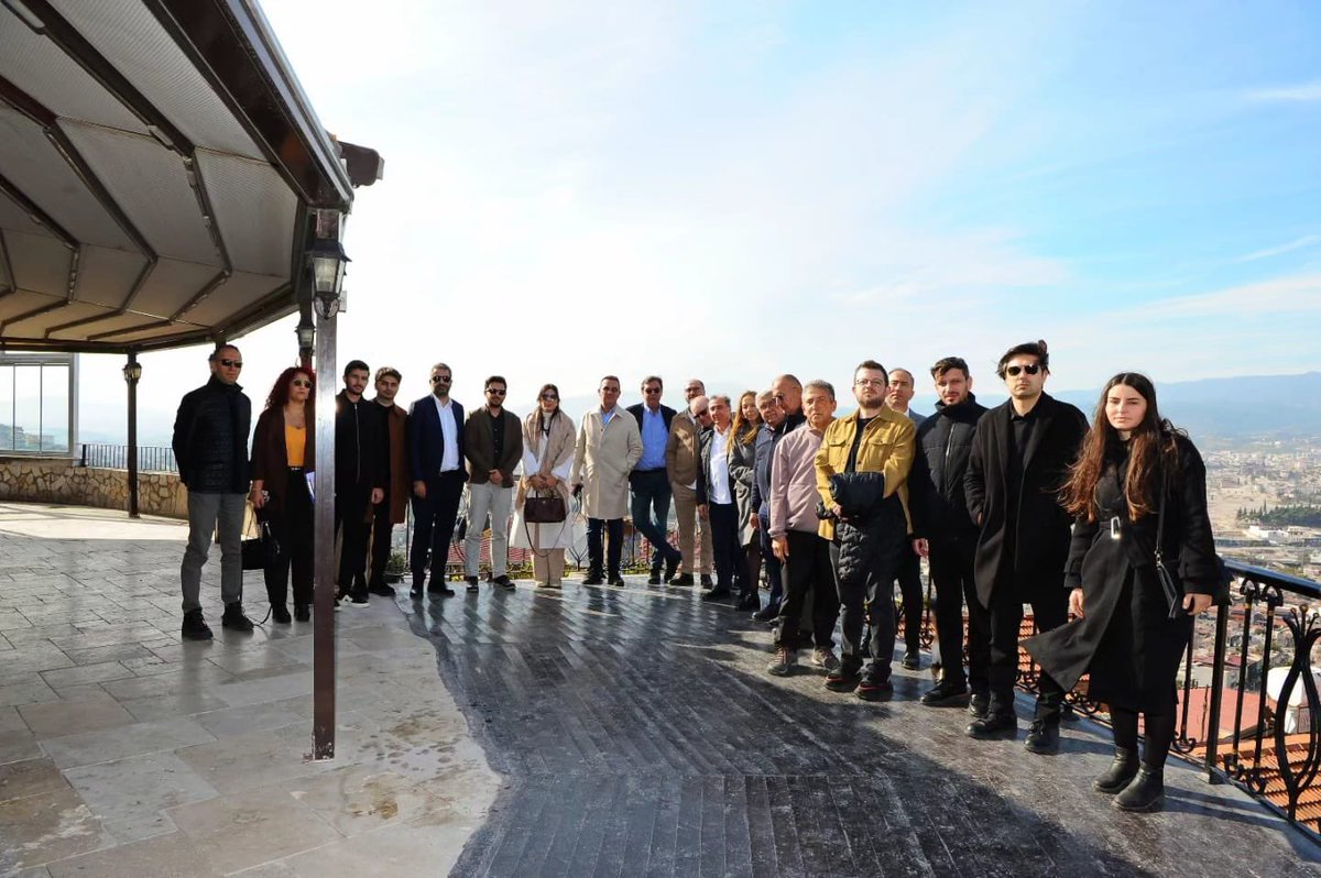 Oyder olarak 22 Kasım'da Hatay'daydık...
Oyder Yönetim Kurulu ve Genç Oyder Yönetim Kurulundan oluşan bir heyet ile Hatay'ın son durumunu görmek ve Hatay'lı yetkili satıcılarımız bir araya geldik.