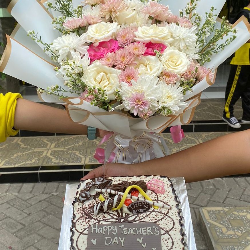 ayadailee's tweet photo. teacher's day dumpp! 🏆💟 https://t.co/BgiDboI6zg