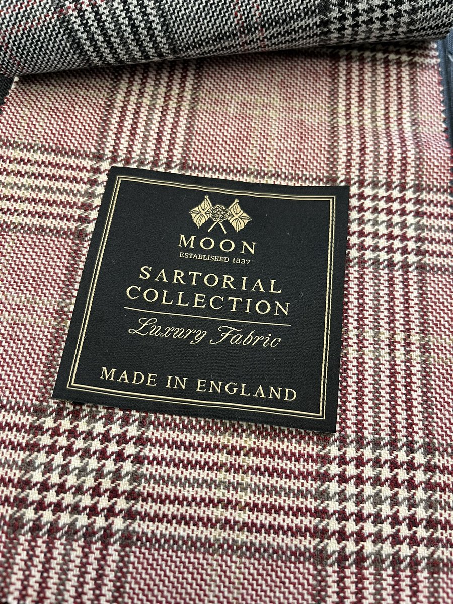 storythestudy's tweet photo. 【新バンチコレクション入荷】

英国からMoonのサルトリアルコレクションが届きました。
膨らみとハリのある生地は、ジャケット、コート、ワンピースなどに最適な素材です。
明日25日から東京ミッドタウン日比谷店で展開します。

只今、日比谷店にてチェスターコートオーダー開催中！

#ツイード https://t.co/e65n7RFSJg