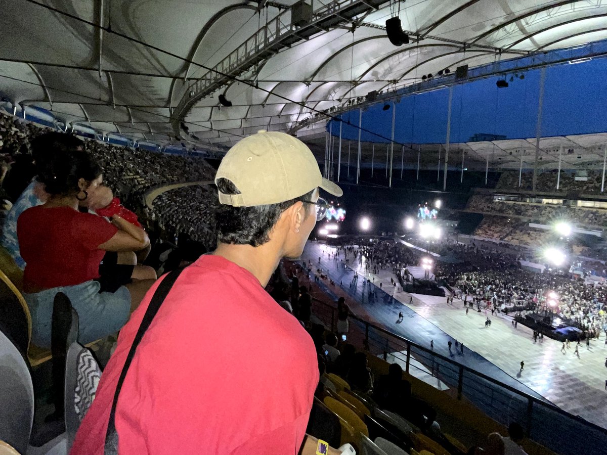 someziqq's tweet photo. I have been dreaming to go watch coldplay concert since I was a child & now I realize dream do came true!!!
#COLDPLAYinKL #ColdplayinMY https://t.co/RbJF85blBs