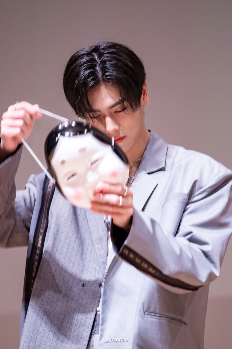 _ppspace's tweet photo. รอบนี้เจ้าพุแพ้เกม บทลงโทษให้ใส่หน้ากาก

 #PPcelebratewinterOsaka
#phuwintang @phuwintang https://t.co/6EvsmvfPQx