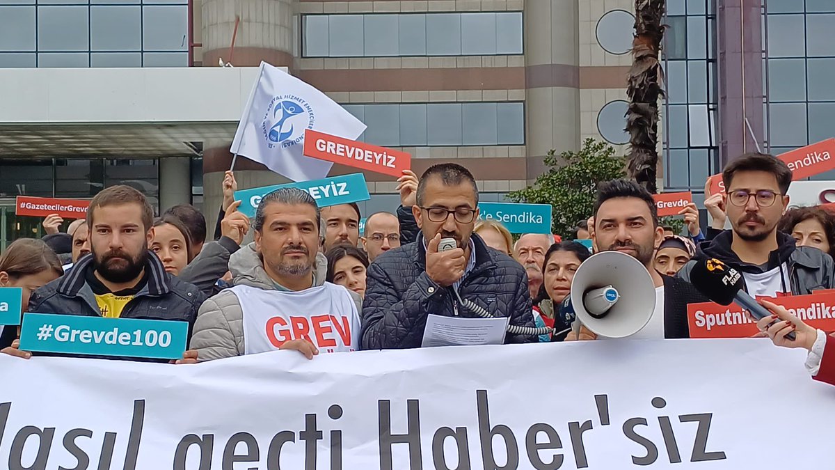 TGS_org_tr's tweet photo. 📢 Grevde 1️⃣0️⃣0️⃣.Gün

Haklılığımız her platformda karşılık buluyor. Yargıdan iki güzel haberimiz var:

📍İşverenin, grevin durdurulması talebinin reddine,
📍İşyeri Temsilcisi Nejdet Eksilmez'in ilk duruşmada işe iadesine karar verildi.

Mahkemede kazandığımız gibi grevde de kazanacağız✊🏽

#SputnikeSendika 
#SputnikGrevde 
#GazetecilerGrevde