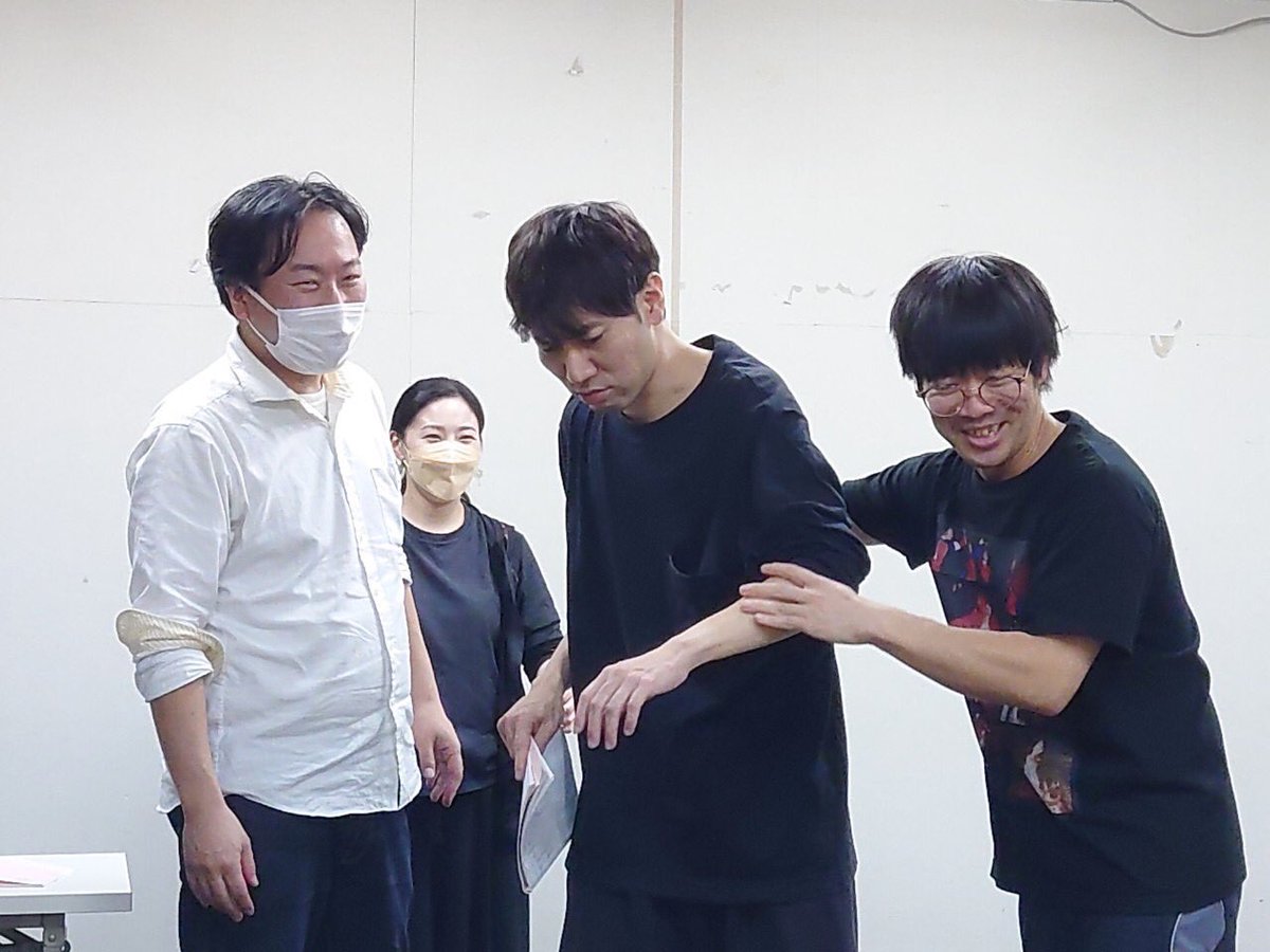 koh_a0121's tweet photo. #線香花火2023  #勝手にキャスト紹介 
⑩藤井武役笠倉祥文
少年心あるみんなのパパ。あだ名パパだったけどだんだんぶんちゃんに変わっててなんだかそっちも似合うなと。よい笑顔によい間で台詞以外にも意味を込める表現がお上手！安心感も包容力もあり目がキラッキラして。甘えさせてもらってます！ https://t.co/KBKkuy4XHh