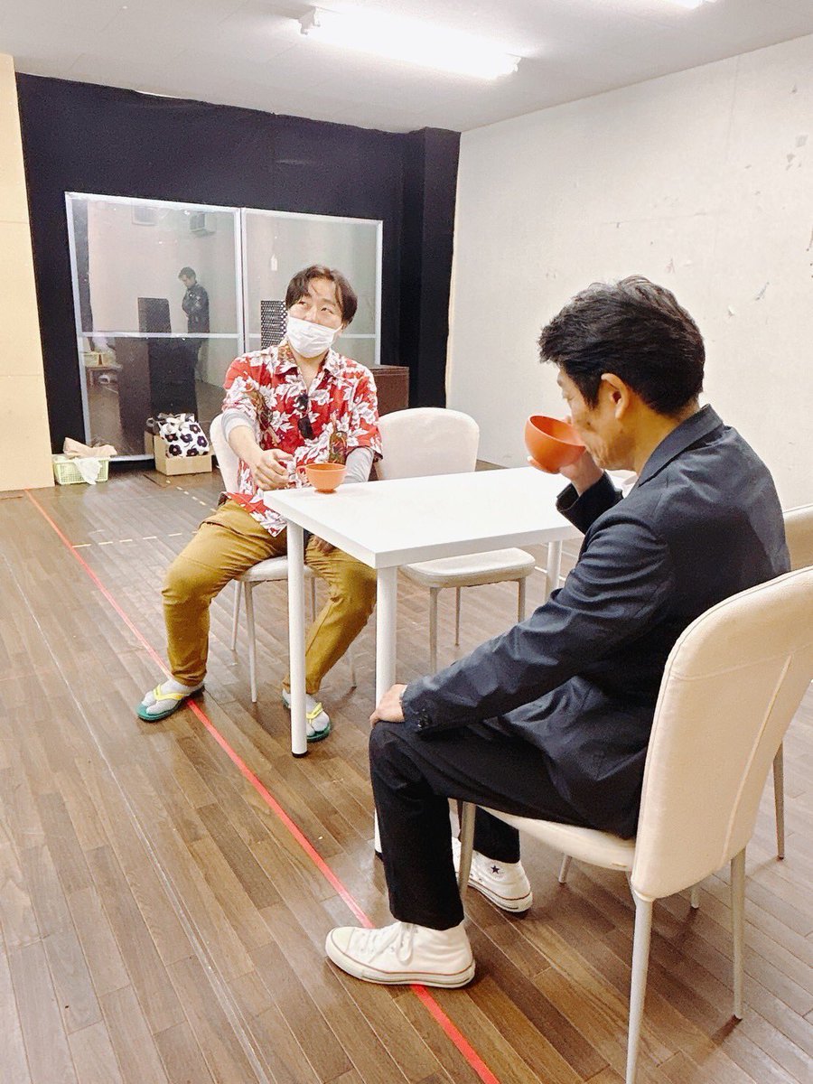 koh_a0121's tweet photo. #線香花火2023  #勝手にキャスト紹介 
⑩藤井武役笠倉祥文
少年心あるみんなのパパ。あだ名パパだったけどだんだんぶんちゃんに変わっててなんだかそっちも似合うなと。よい笑顔によい間で台詞以外にも意味を込める表現がお上手！安心感も包容力もあり目がキラッキラして。甘えさせてもらってます！ https://t.co/KBKkuy4XHh