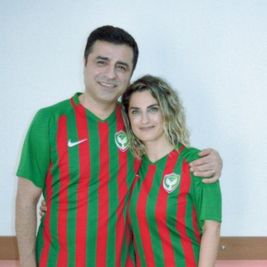 AmedsporSK's tweet photo. Öğretmenler gününüz kutlu olsun 💚❤️ https://t.co/dzVYD3cNt3
