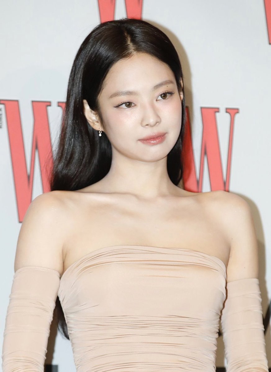 JNKRNFEED's tweet photo. Jennie and Karina at the red carpet of W Korea’s 18th Breast Cancer Awareness Campaign Charity Event today 🤍🤍

#JENNIE #제니 #KARINA #카리나 
#LoveYourW2023 https://t.co/U2gDNtnoHr