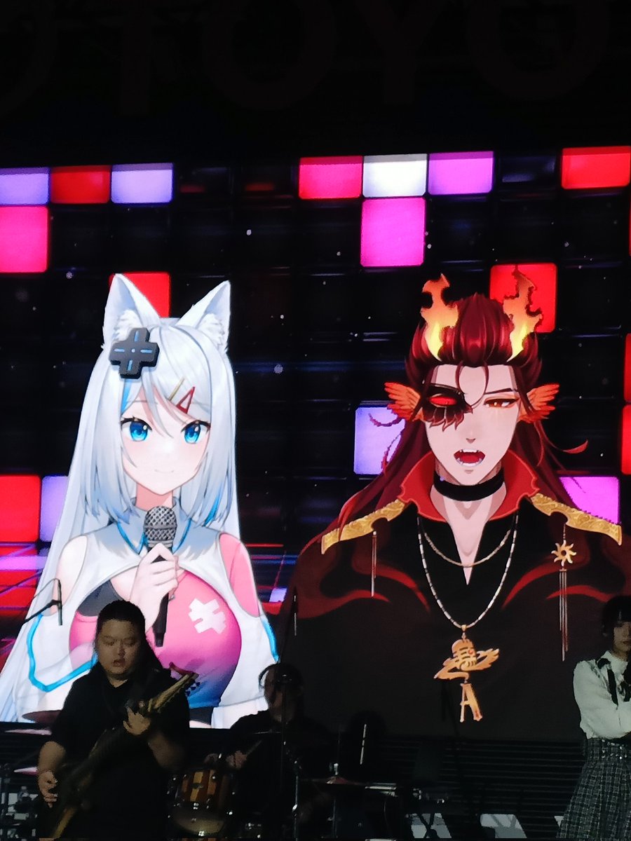 aaaaabbbbbzz27's tweet photo. 第一次在線下活動的舞台看小浠表演
現場聽小浠表演和合唱都超high的
揮著專屬螢光棒也很開心
最感動的一幕是副歌結尾滿滿螢光棒的地方
期待小浠接下來的活動~

有臨時起意趕上來參加真的超值

#浠Mizuki 
#wireforce https://t.co/J6oJWmc3MJ