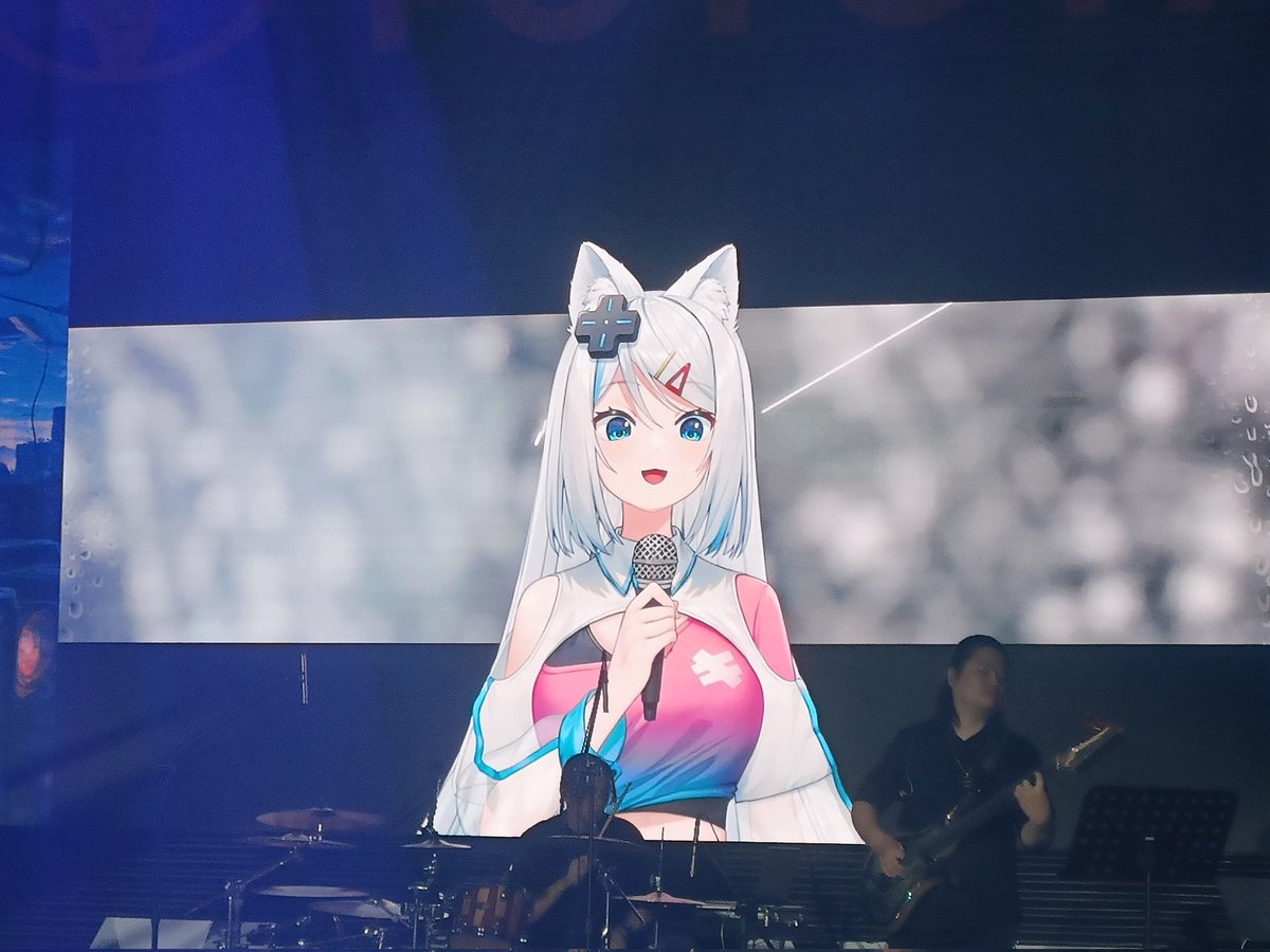 aaaaabbbbbzz27's tweet photo. 第一次在線下活動的舞台看小浠表演
現場聽小浠表演和合唱都超high的
揮著專屬螢光棒也很開心
最感動的一幕是副歌結尾滿滿螢光棒的地方
期待小浠接下來的活動~

有臨時起意趕上來參加真的超值

#浠Mizuki 
#wireforce https://t.co/J6oJWmc3MJ