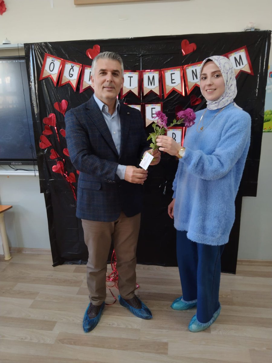 Sayın Valimiz Orhan Tavlı'nın 24 Kasım Öğretmenler Gününde öğretmenlerimize hediye ettiği çiçekler için teşekkür ederiz <a href="/TCSamsunValilik/">T.C. Samsun Valiliği</a> <a href="/tepecikilk55/">İlkadım Tepecik İlkokulu Müdürlüğü</a> <a href="/muratfirat55/">Murat FIRAT</a>