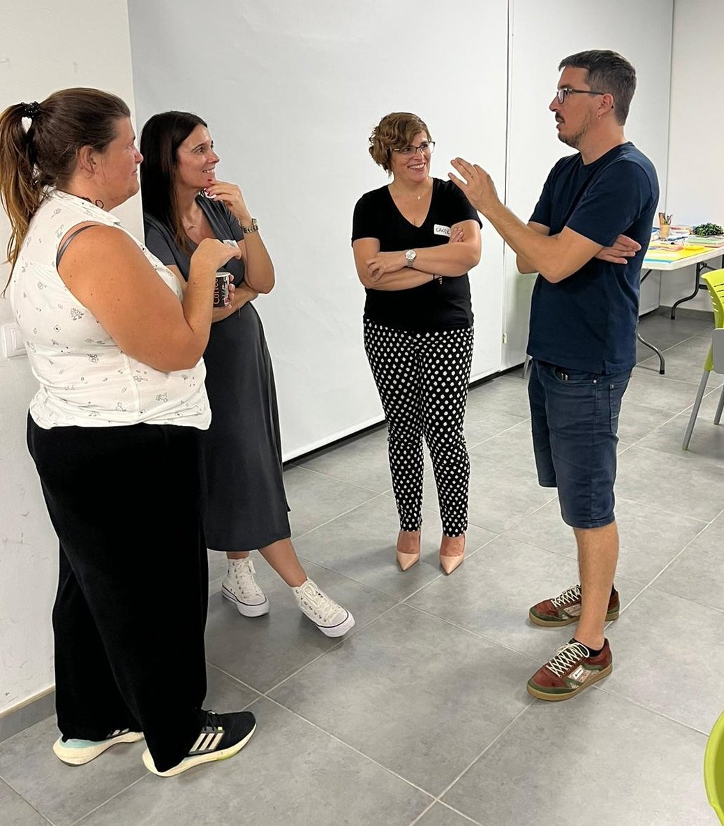ana_morenom's tweet photo. No lo parece, pero estamos trabajando 😊

#FuerteventuraIsLAB https://t.co/MXCs6vpgSB