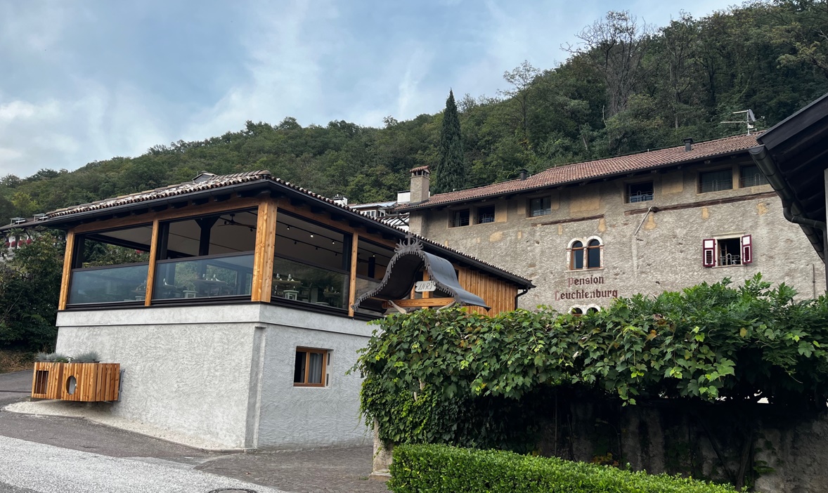 ReisenGolfen's tweet image. Kein 0815 am Kalterer See
Die "teuerste Pension" Südtirols: Die Leuchtenburg
Mehr unter reisenundgolfen.de/?set=pages&amp;amp;p=r…
#pensionleuchtenburg #kalterersee #kaltern #suedtirol #photooftheday #picoftheday #cute #photography #reisenundgolfen
#reise #travel #reisen #urlaub #reiselust