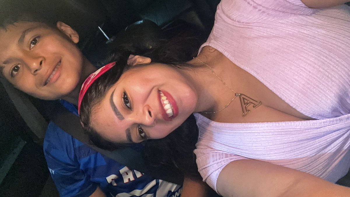 alanisoruna's tweet photo. y lleve a comer a mi hermano https://t.co/MMjqm7TXI4