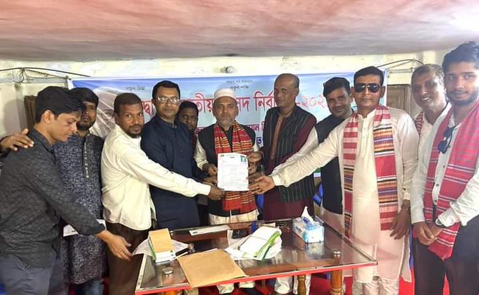 টাঙ্গাইল-৪ (কালিহাতী) আসনে গামছার মনোনয়ন জমা দিলেন মনিরুল ইসলাম।