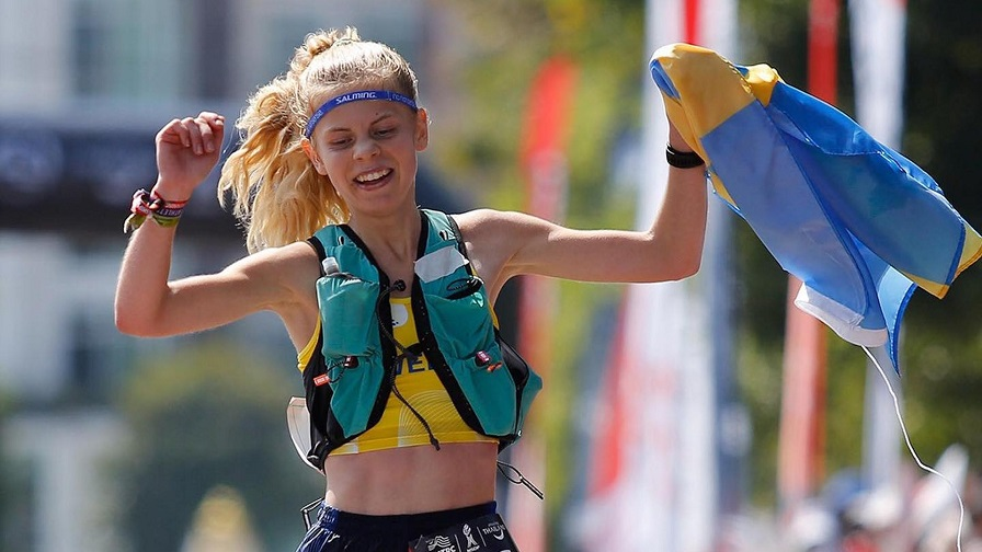 Pucurull's tweet photo. Tragèdia en el món del córrer. La sueca Emilia Brangefält, una de les millors corredores de trail curt del món, s’ha suïcidat als 21 anys. Segons acaba de transcendir des de Suècia, no ha  pogut superar una depressió provocada per una cardiopatia que li impedia competir. 🤎 https://t.co/eR2ttkpwDN
