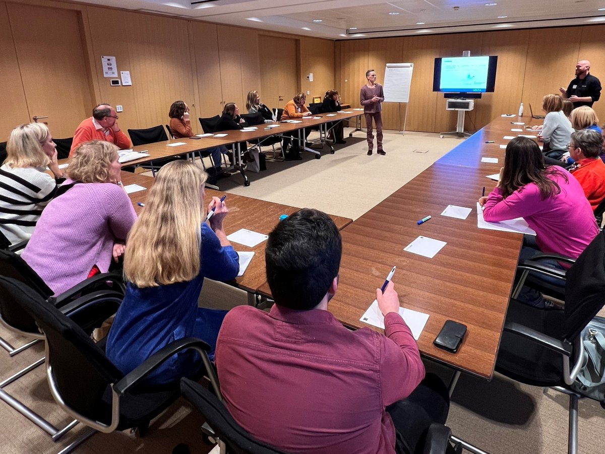 Wikifin_FR's tweet photo. 📸 Plus de 120 enseignants ont participé à la première édition de la Journée de l'Éducation Financière : une journée de formation pour les enseignants du secondaire qui abordent des thèmes financiers dans leurs cours.

🔗https://t.co/OWBU2vqc64

#WikifinSchool #Wikifin https://t.co/C4yCYsHOrs