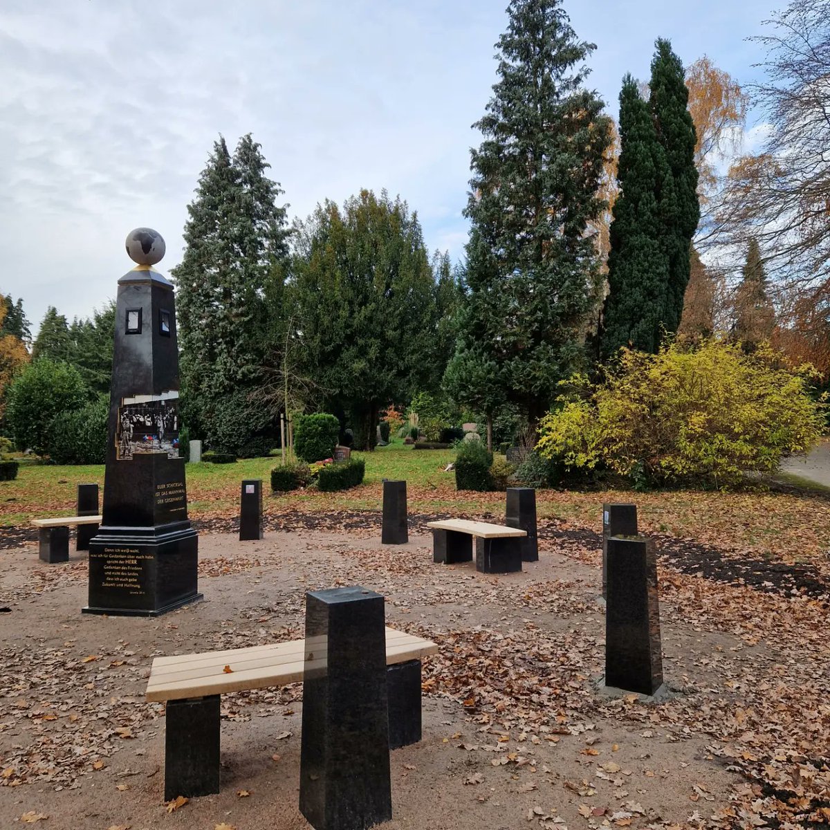 #mahnmal #eröffnung #erinnerungskultur #sintiverein <a href="/sintiundromaDE/">Sinti und Roma</a> <a href="/SintiUnionSH/">Sinti Union SH</a> #friedhof #diebsteich #altonanord gruene-altona.de/mahnmal-fuer-s… sinti-verein.de/veranstalt.html