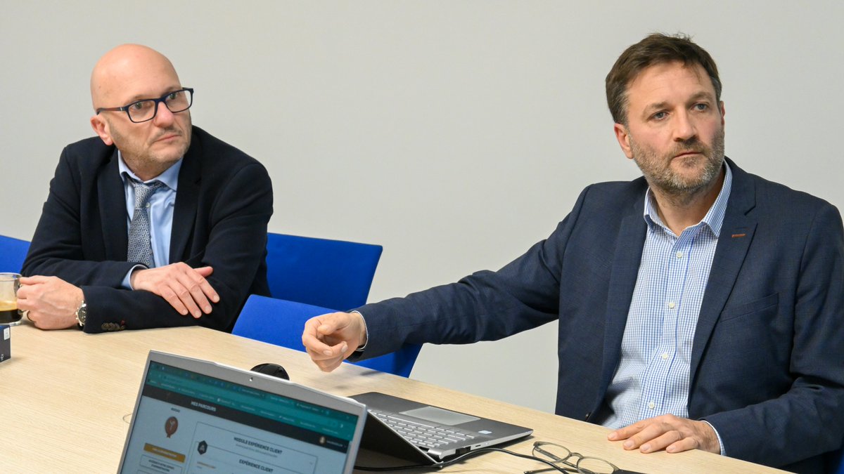aclimoges's tweet photo. 🖥️La rectrice @CDrucker_Godard visite l'entreprise Grains'up, qui a développé la plateforme #RTP en partenariat avec des profs de #maths de l'@aclimoges. 📐Un outil précieux pour exploiter les résultats des évaluations nationales et renforcer la maîtrise des #SavoirsFondamentaux. https://t.co/vpHqP50xJb