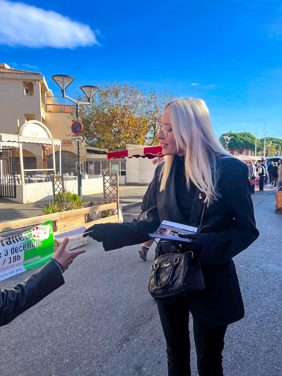 rnj_var's tweet photo. ☀️ Nos militants RNJ étaient présents sur le marché #lessablettes , quartier de la #Seynessurmer ,aux côtés de nos conseillers municipaux de la commune pour un tractage
👉🏻 La politique locale est aussi un point central, à ne jamais négliger et nos conseillers ne l’oublient pas https://t.co/jmUhDkt9rG