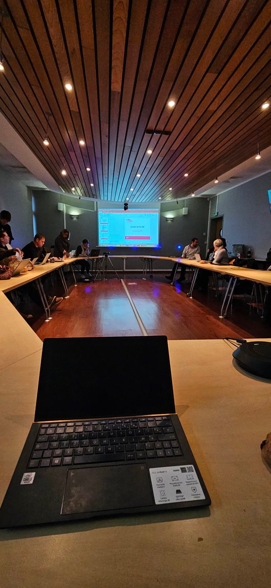 ➡️ [ Conseil UFR FST] 

Présent aujourd'hui au dernier conseil UFR de l'année de la faculté des sciences et techniques. 

L'occasion d'aborder notamment les sujets budgétaires💸 et l'orientation des étudiants ! ⁉️

Cc <a href="/FedeFASEE/">FASEE</a>