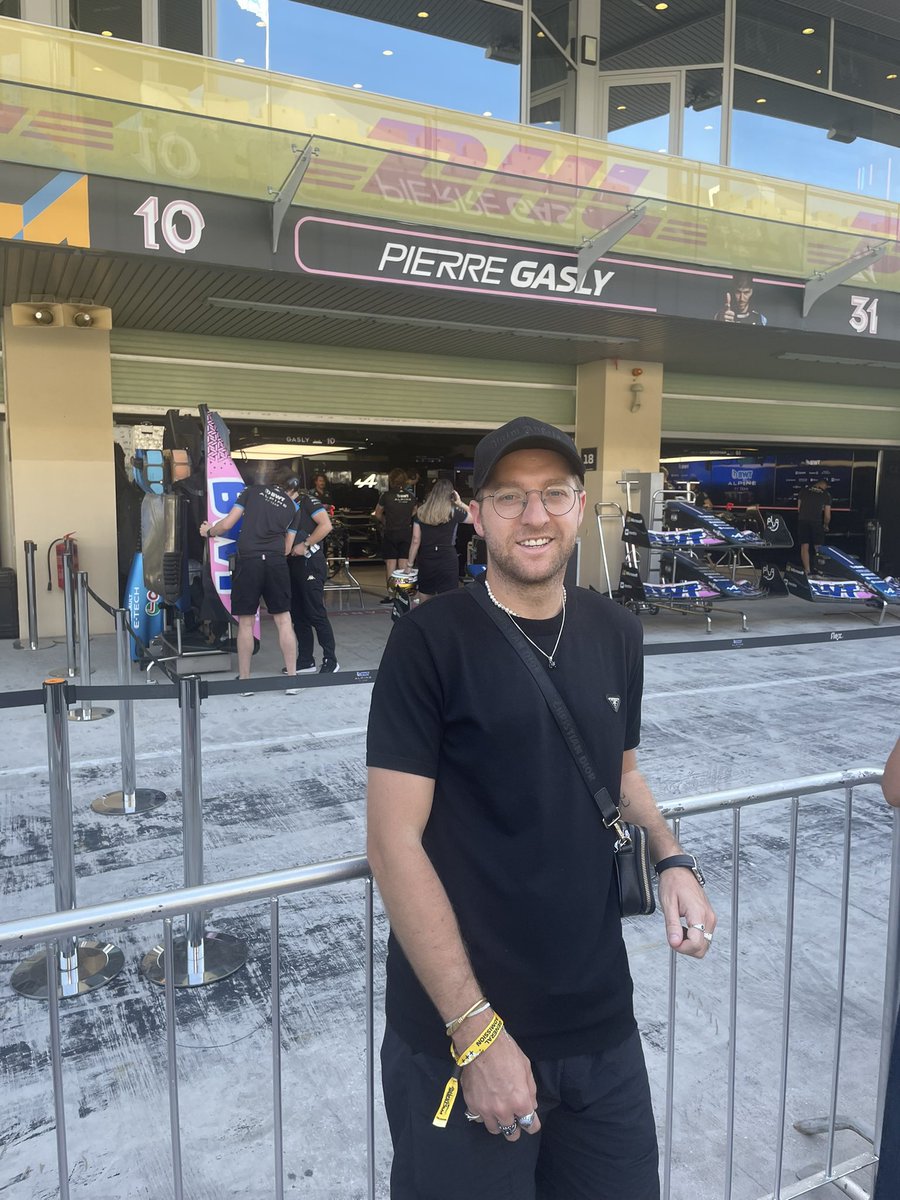 xPinGlobal's tweet image. Great experience doing the pit lane walk at the Abu Dhabi F1 GP yesterday #AbuDhabiGP #Formula1