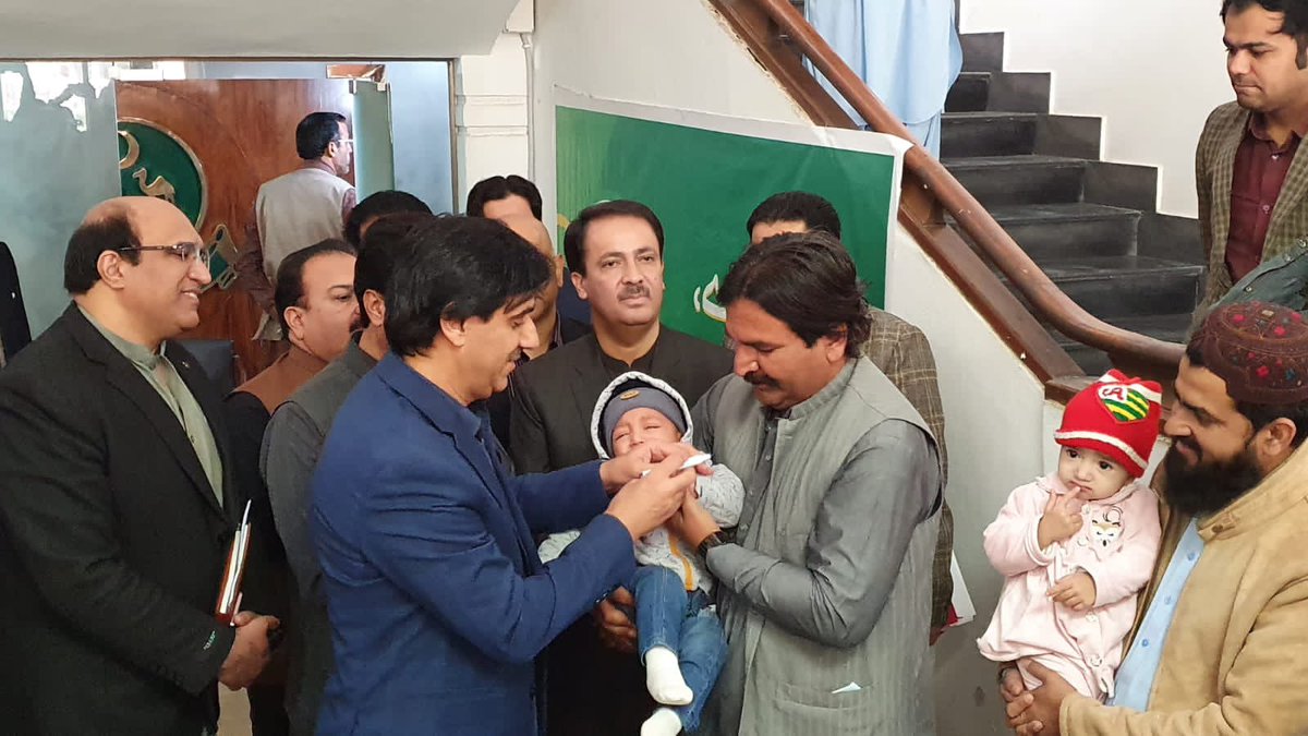 Balochistan: Secretary Health Abdullah Khan administered polio drops to children to inaugurate the National #polio campaign 
Coordinator @EocBalochistan @SyedZahidShahPK was also present at the occasion along with other officials #EndPolio