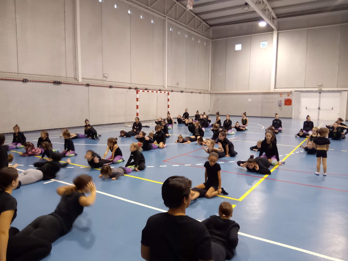 Un centenar de gimnastas se integran en el Club Rítmica Chana, que realiza una gran labor de promoción de este deporte en el barrio.
<a href="/aytogr/">Ayuntamiento de Granada</a> <a href="/marifrangr/">Marifran Carazo</a> #ClubRitmicaChana <a href="/andaluciagym/">F.Andaluza Gimnasia</a>