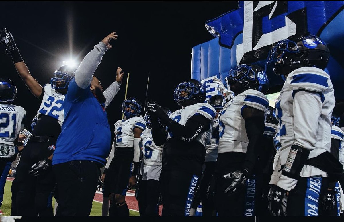 CoachPcasso's tweet photo. AND ITS………. GAMEDAY DUMMIE!! 🤐
#IAATE | #WAWG | #EASTSIDEvsEverybody https://t.co/An7AXBQWJ6
