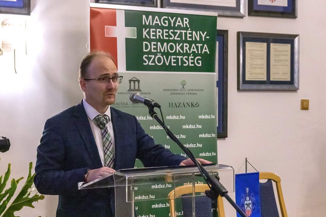 DrFangSimon's tweet photo. Kereszténydemokrata Estet szerveztünk Kunszentmiklóson, melyre megtisztelt minket Dr Rétvári Bence belügyminiszter-helyettes úr, és tartott összefoglaló előadást. https://t.co/XvDrabZVTd https://t.co/VLM0DQQmB7