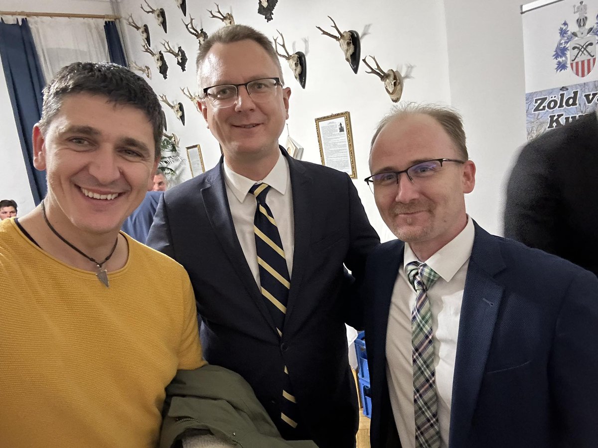 DrFangSimon's tweet photo. Kereszténydemokrata Estet szerveztünk Kunszentmiklóson, melyre megtisztelt minket Dr Rétvári Bence belügyminiszter-helyettes úr, és tartott összefoglaló előadást. https://t.co/XvDrabZVTd https://t.co/VLM0DQQmB7