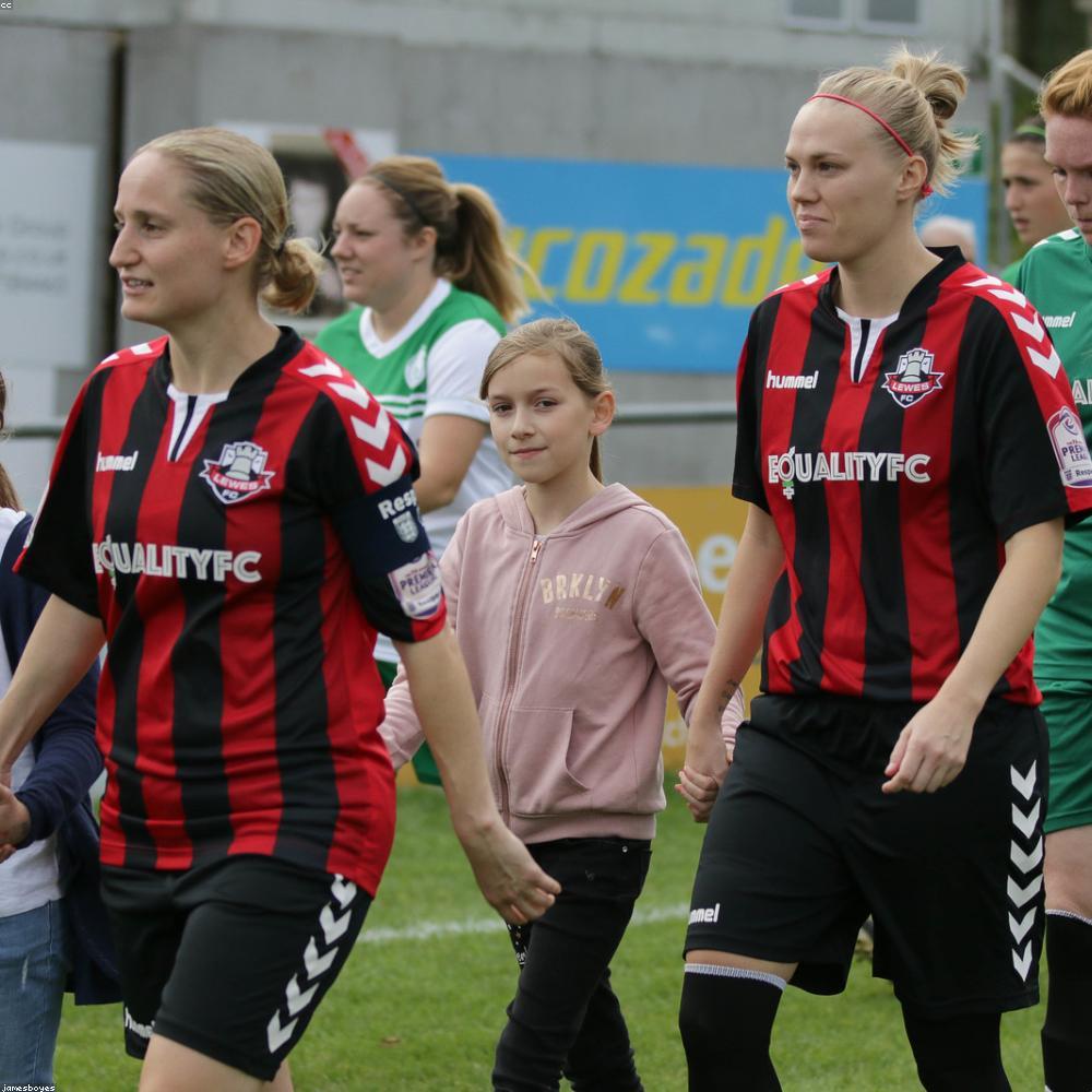 Futbol dünyanın en sevilen sporudur. Enerjik, coşkulu ve her zaman heyecan verici #futbol #neyditekne #meritking