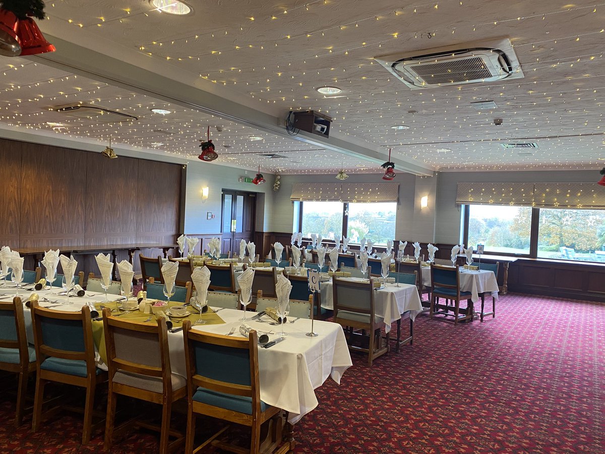 Today we have the first of our Christmas Lunches!! We are feeling Christmassy here at Oake Manor today!! 🎄 🎅🏼  #Christmas #ChristmasAtOakeManor