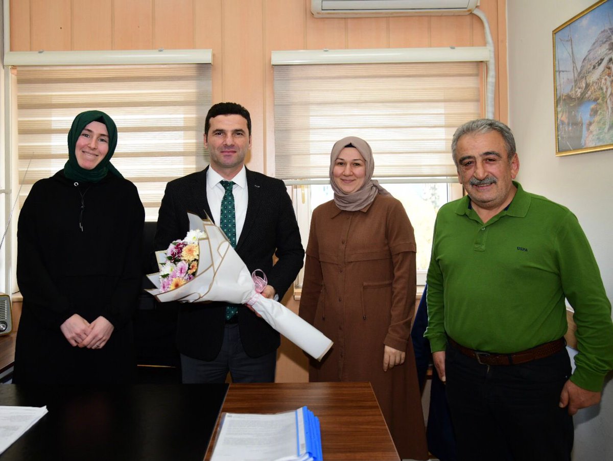EvrenGrms's tweet photo. Bizlere yaşamı ustalıkla öğreten, çocuklarımızı gözümüz kapalı emanet ettiğimiz tüm kıymetli meslektaşlarımın gününü kutlarken, birlikte çalışmaktan onur duyduğum mesai arkadaşlarıma çok teşekkür ederim. https://t.co/E6E5S0p8oM