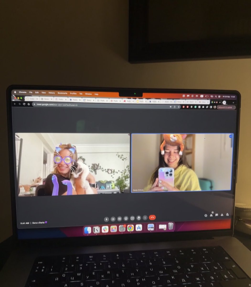 dariadroid's tweet image. One of the many #ThanksFlutter – for the friends that I’ve met all over the world 💙💜 Had such a lovely and energising chat with @esrakadah today 🫶😻