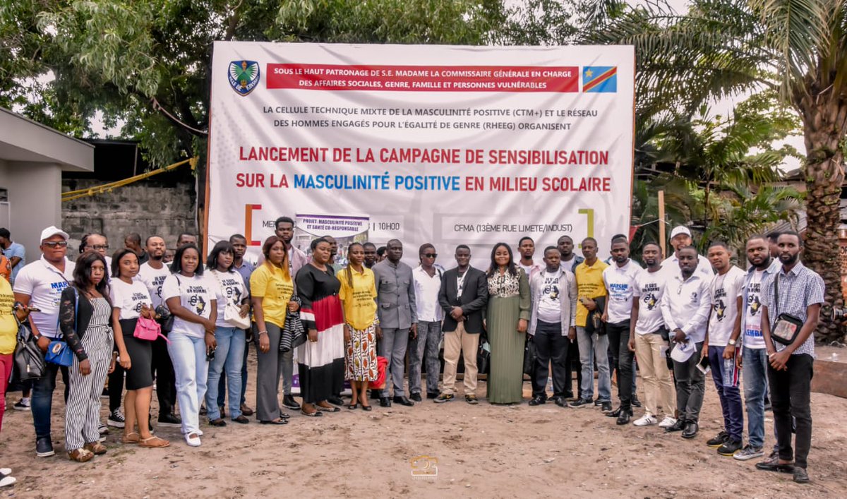 Enabel_en_RDC's tweet photo. Plus de 400 élèves, filles et garçons des classes terminales dans la commune de #Limete, ont été sensibilisés à la notion de Masculinité Positive au sein de leur environnement scolaire grâce à l'organisation @tunawezacongo, appuyé par notre programme #PLVS. 1/2
#Gender #Equality https://t.co/uWdS5xzcql