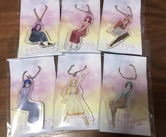 オトナGoGoさんアクキー買った!安いけど小っちぇ〜〜
うららちゃんだけでも缶バッジ欲しいな…てかアクスタ出して… 