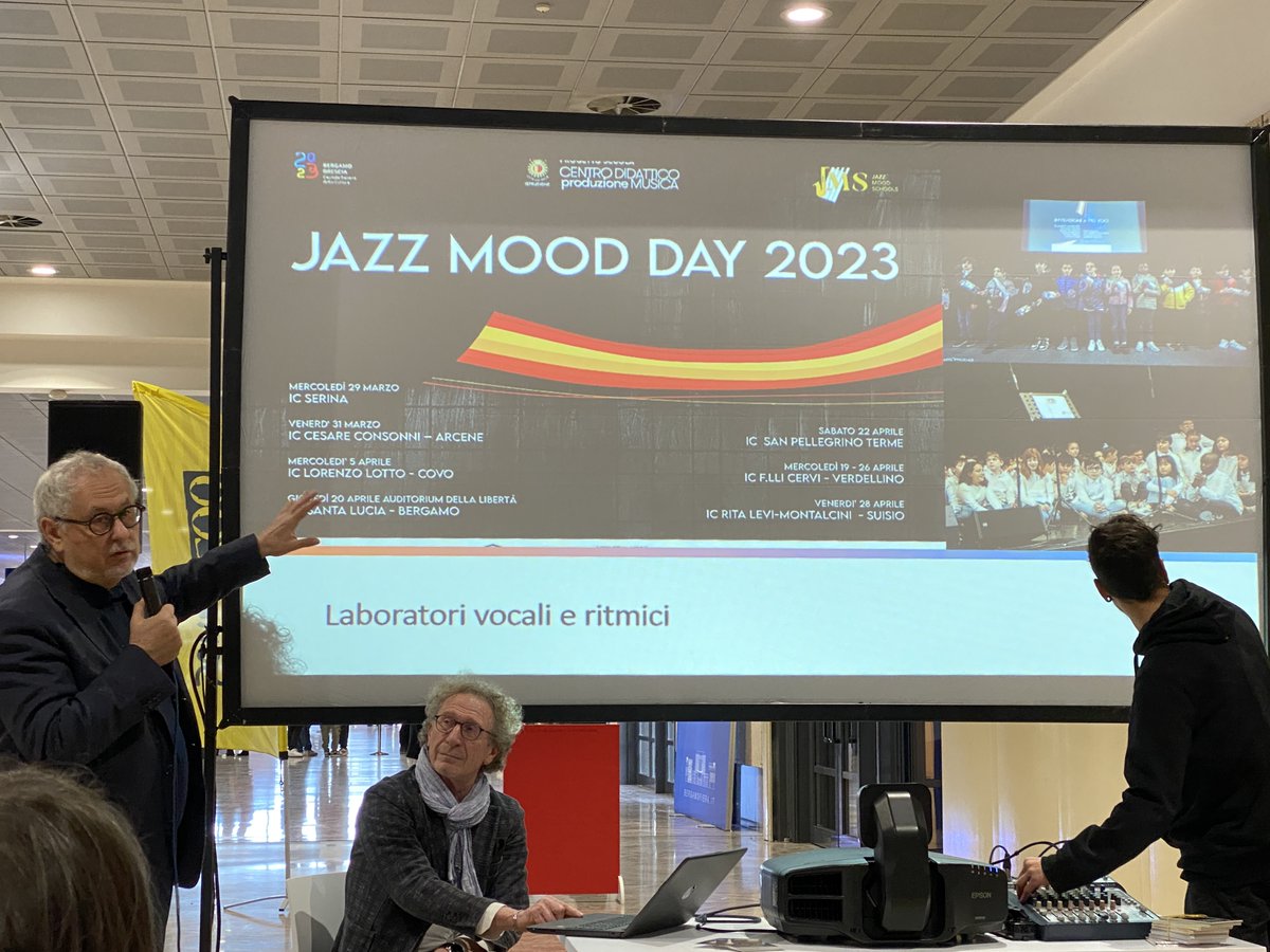 imparadigitale's tweet photo. Agli #StatiGeneraliScuolaDigitale iniziano i panel paralleli:  laboratori musicali per la scuola, intelligenza Artificiale e futuro del lavoro, l'angolo degli autori che incontrano il pubblico per la firma delle copie dei libri e molto altro https://t.co/JREJiDsD0r https://t.co/JwRpU1ATve