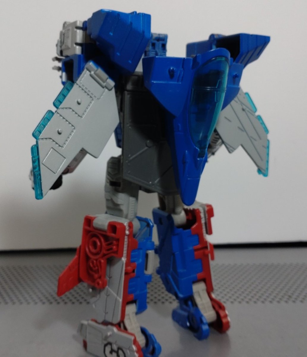 tk625toto's tweet photo. #トランスフォーマー
#TRANSFORMER #STRAXUS
#DARKMOUNT #ストラクサス
#リペフォ #カスタムTF
今回はタイタンズリターン版部ロードサイドをリペして
トランスフォーマージェネレーション2013に登場した
バルソニック風ストラクサスを再現してみました。
まずはロボットモード https://t.co/hFi9lBIkVx