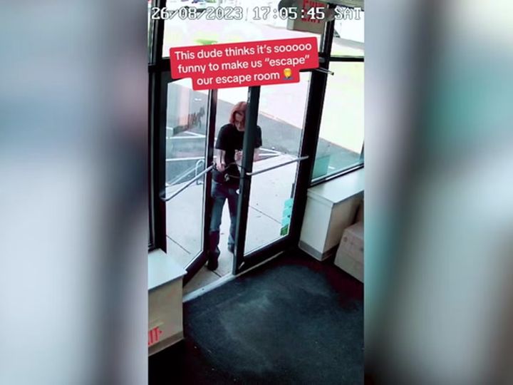 G4meMasterclass's tweet image. J&apos;ai envoyé un mail à l&apos;escape qui s&apos;est fait enfermer par un type (avec indices pour trouver le code du cadenas). 
J&apos;ai demandé plus d&apos;infos (comment ils ont géré le truc, qui est le gars, les énigmes qu&apos;il a proposé).
Je vous avoue, j&apos;ai hâte. J&apos;espère qu&apos;ils vont accepter 😁