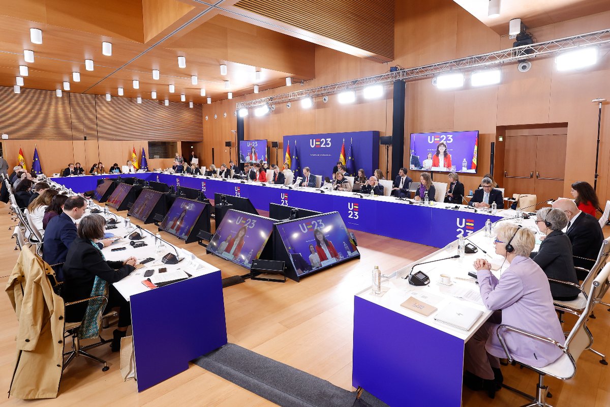 EspanaenUE's tweet photo. @IgualdadGob @EU_Commission #EPSCO | 📸 La ministra española de Igualdad, Ana Redondo, recibe a la comisaria europea Helena Dalli y a los ministros y ministras de la UE en la reunión informal ministerial de Igualdad en Pamplona.

🔗 Más fotografías: https://t.co/sXUbzlmMIW

#EU2023ES https://t.co/6lTMUSaTzN