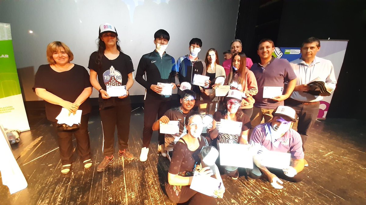 DuilioMinieri's tweet photo. #Educación🕹️ En #Choele, participamos del Festival Itinerante del programa “A Rodar Escuelas”, que reunió a más de 200 estudiantes del Valle Medio.
🥳Este año, el programa provincial celebra sus 10 años fomentando la producción audiovisual estudiantil. Felicidades chicxs✨👏🏼 https://t.co/yDBV3GWPqe