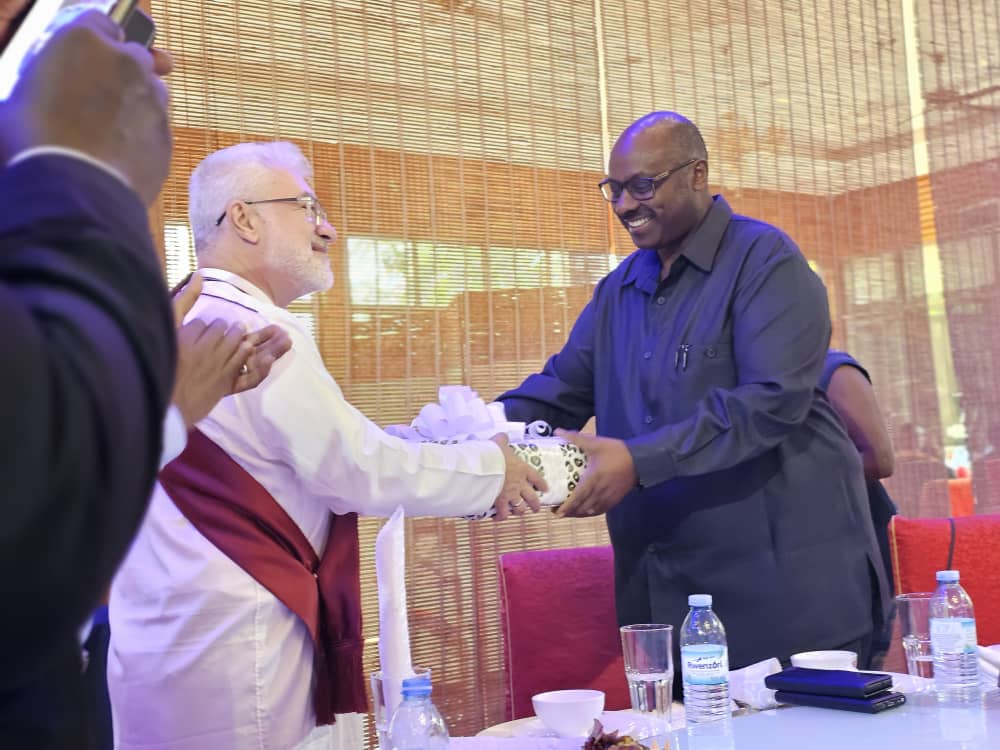 ChrisKisinde's tweet photo. PS/MoLG appreciated the outgoing Head of Country Office (Ug) - Dr Dmitry after iver 15yrs of partnership promoting Decentralisation and other government Development Initiatives...@MoLGUg, #uncdf https://t.co/M7kyTLDRIr