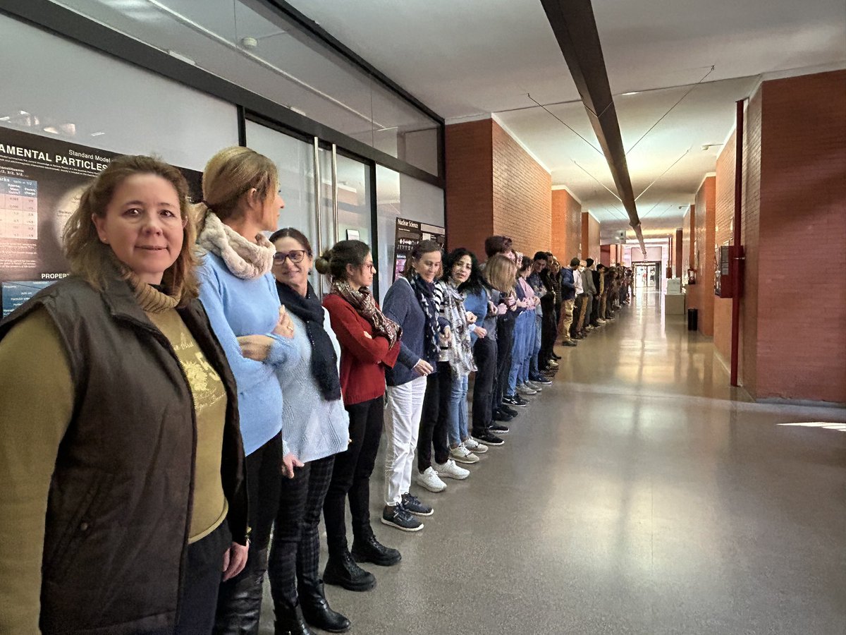 parccientificuv's tweet image. ✋| #CodoconCodo
🟣 Estos son algunos de los momentos más destacados de la concentración por la eliminación de la violencia contra la mujer.

👏 ¡Gracias a todxs por unirse!