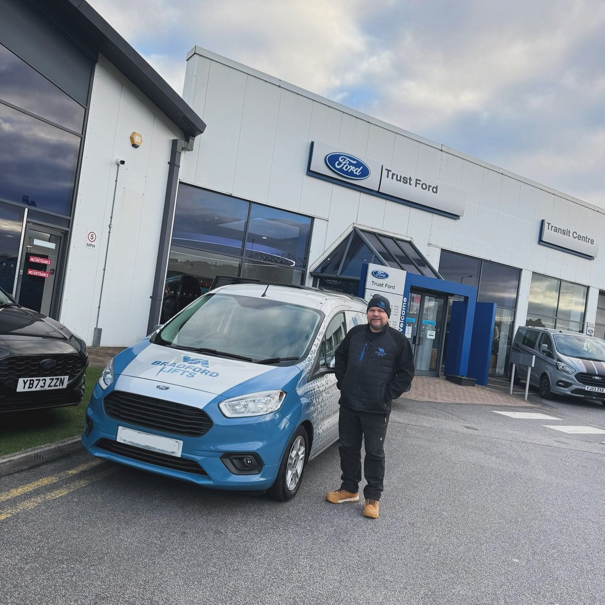 BradfordLifts's tweet photo. #newvanday for mick here at Bradford Lifts. Thanks to @trustforduk in #bradford and @jesswrightgraphics for the great sign writing job as always 👏👌 #liftengineer #van #work #bradford #lifts https://t.co/HQvluotbDb